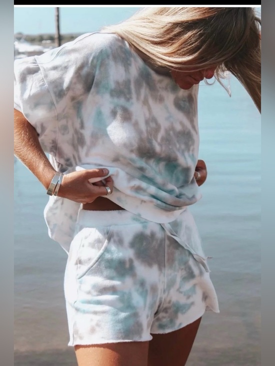 Pants - Free People Kelly Washed Ocean Tie Dye Fleece Shorts Size Medium.